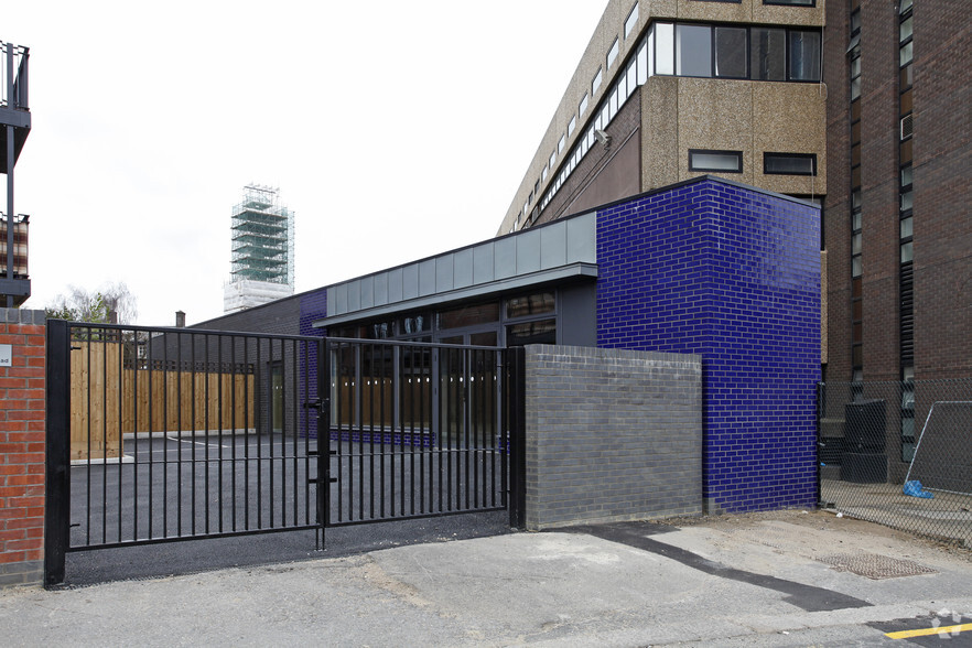 25 Watsons Rd, Londres à louer - Photo principale – Image 1 sur 3
