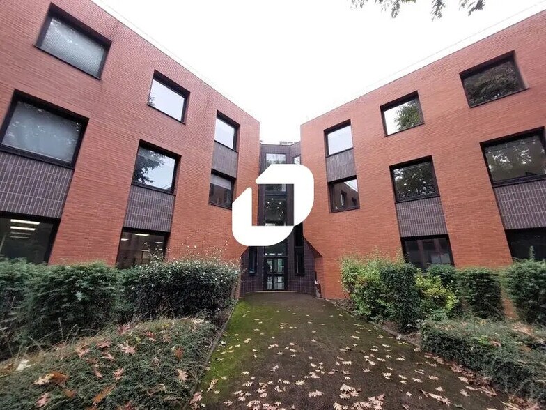 6 Rue Jean Pierre Timbaud, Montigny-le-Bretonneux à vendre - Photo de l’immeuble – Image 3 sur 15