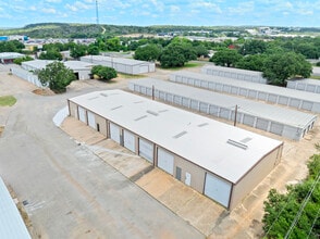 2703 Commerce St, Marble Falls, TX à louer Photo de l’immeuble– Image 1 sur 4