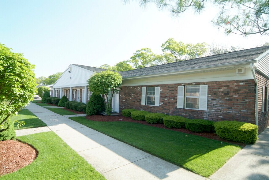 1743 North Ocean Ave, Medford, NY à louer - Photo de l’immeuble – Image 1 sur 4