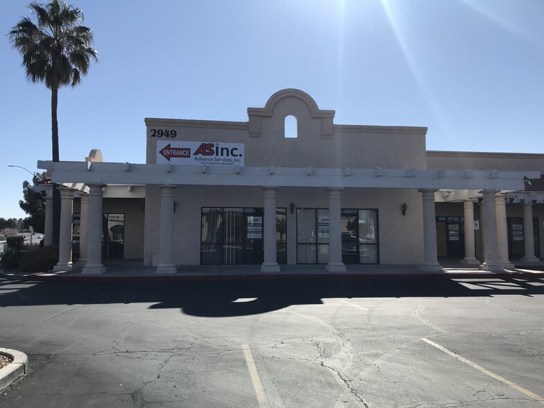 2833-2949 E Desert Inn Rd, Las Vegas, NV à louer - Photo de l’immeuble – Image 3 sur 8
