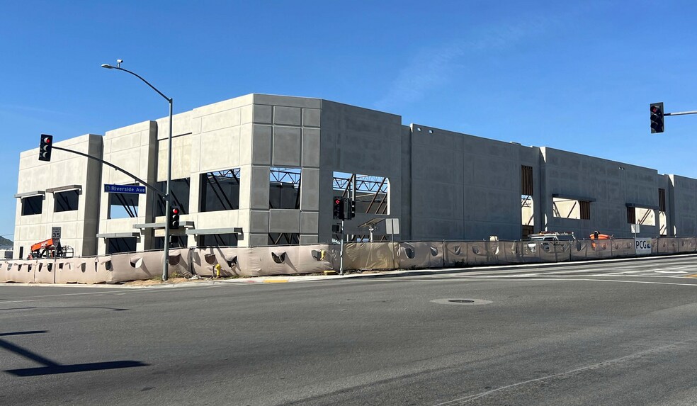 100 W Resource Dr, Rialto, CA à vendre - Photo de l’immeuble – Image 2 sur 4