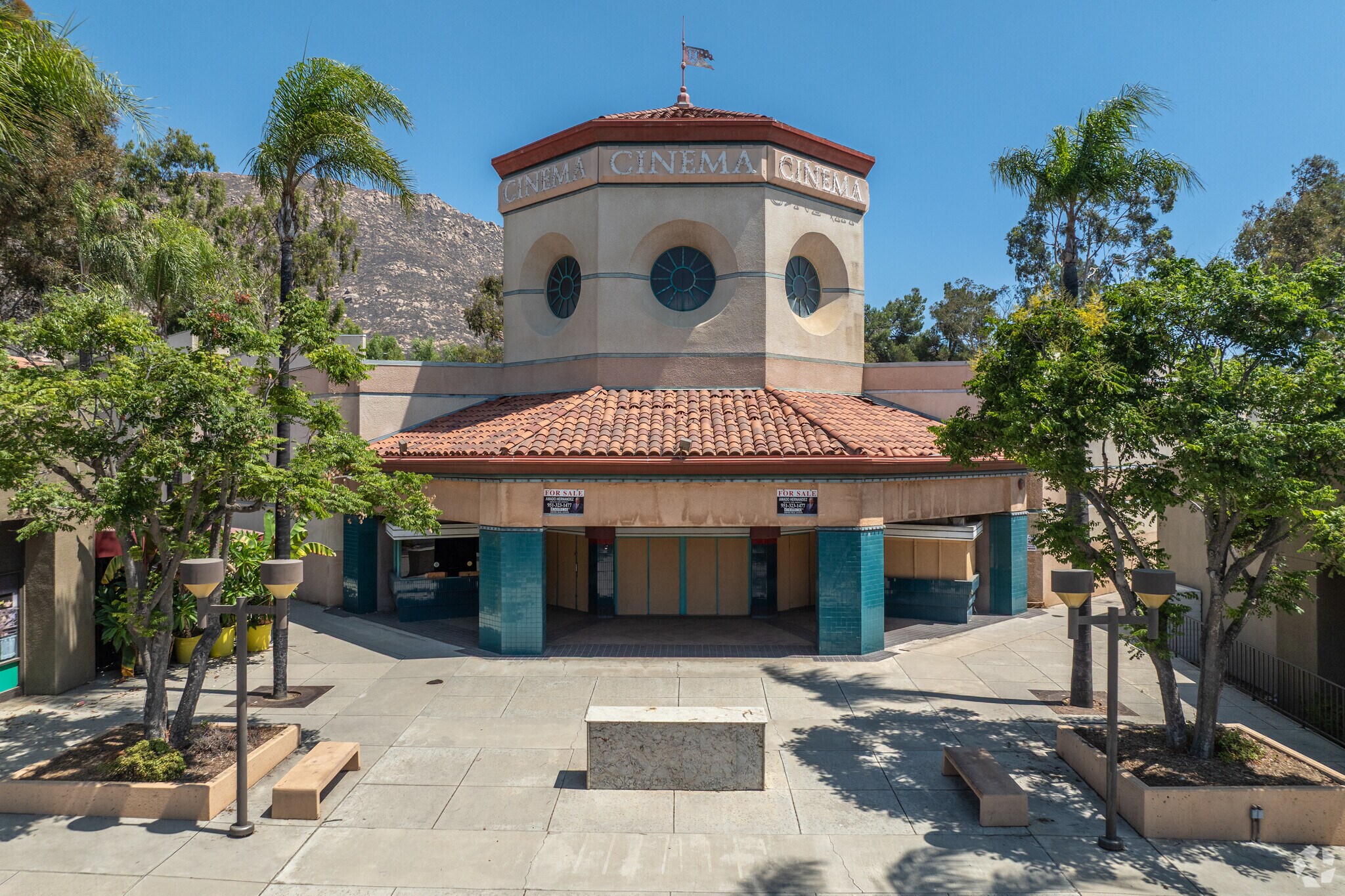 12125 Day St, Moreno Valley, CA à vendre Photo principale– Image 1 sur 5