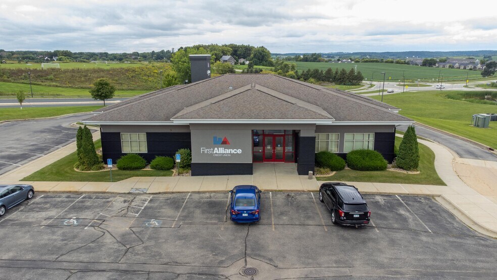 1011 Tompkins Dr NE, Byron, MN à louer - Photo de l’immeuble – Image 1 sur 17