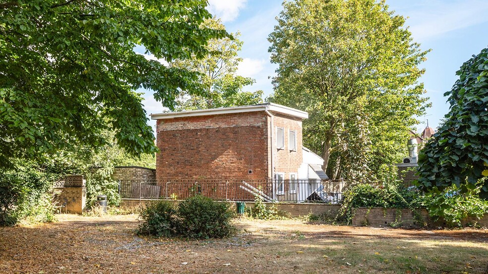 20 Hendon Lane, Londres à vendre - Photo principale – Image 1 sur 1