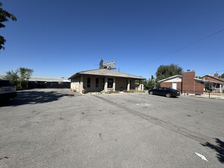 7706 S Locust St, Midvale, UT à vendre - Photo de l’immeuble – Image 2 sur 64