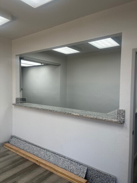 4747 N 1st St, Fresno, CA à louer - Photo de l’immeuble – Image 2 sur 25