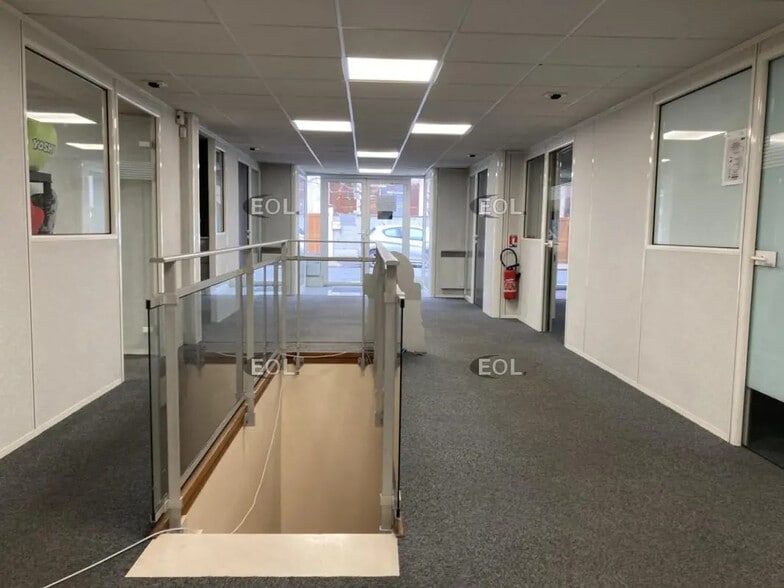 Local d'activités dans Saint-Maur-des-Fossés à vendre - Photo intérieure – Image 2 sur 6