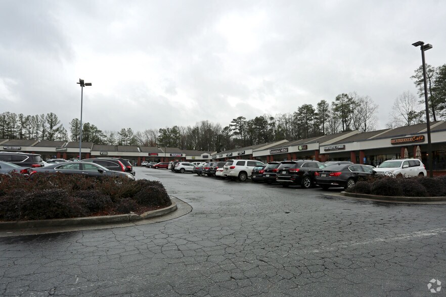 220 Sandy Springs Cir NE, Atlanta, GA à louer - Photo de l’immeuble – Image 2 sur 2