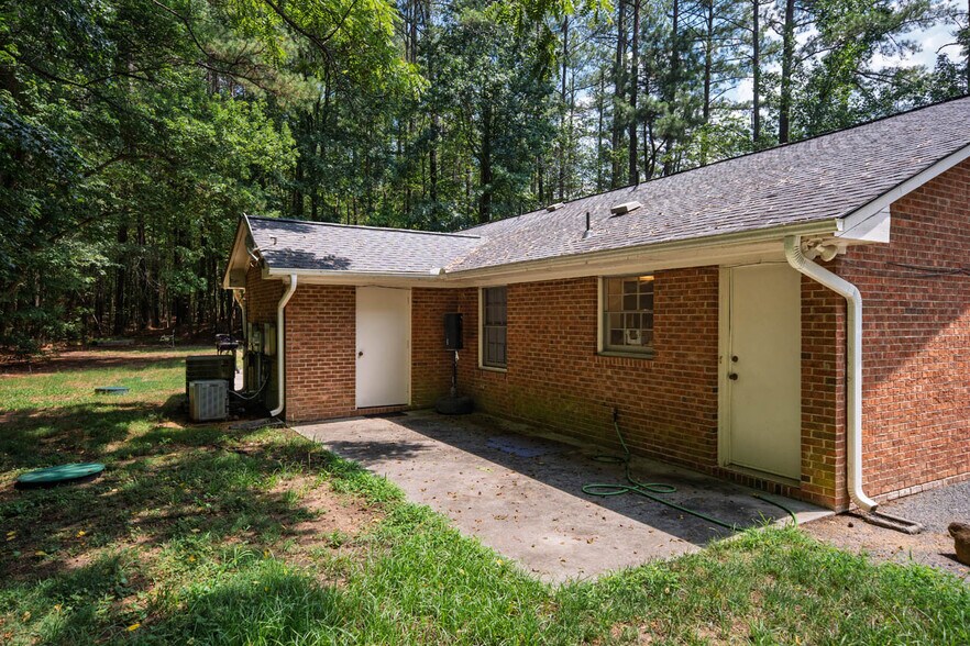 547 Cedar Lake Rd, Chapel Hill, NC à vendre - Photo de l’immeuble – Image 3 sur 23