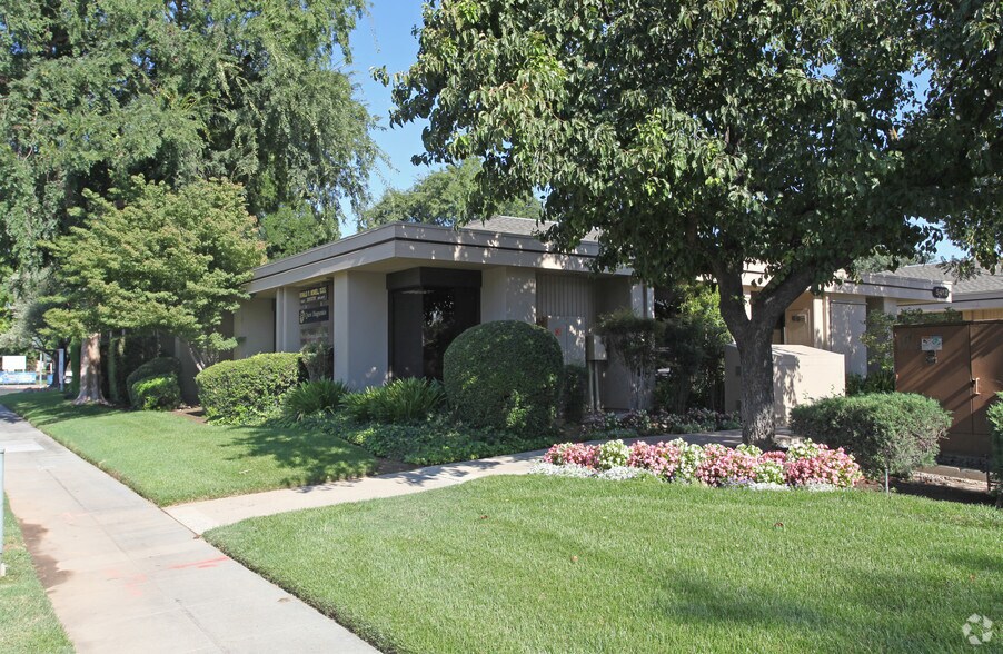 5412 N Palm Ave, Fresno, CA à louer - Photo de l’immeuble – Image 3 sur 14
