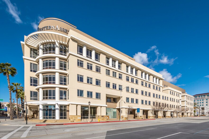 385 E Colorado Blvd, Pasadena, CA à louer - Photo de l’immeuble – Image 3 sur 5