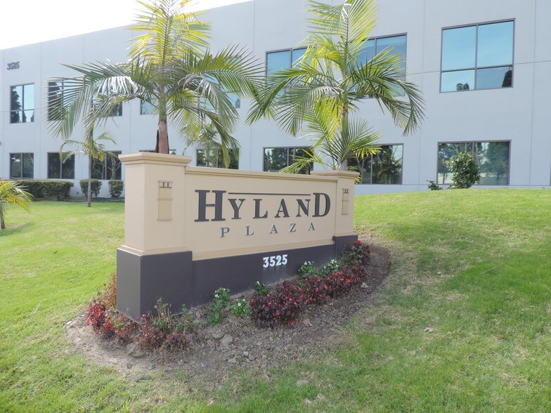 3525 Hyland Ave, Costa Mesa, CA à louer - Photo de l’immeuble – Image 3 sur 17