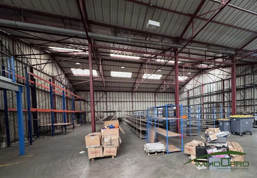 Industriel/Logistique dans Luneray à louer - Photo intérieure – Image 1 sur 2