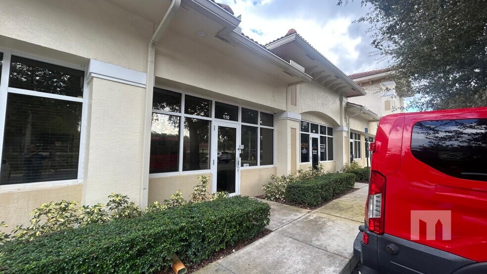 9710 Stirling Rd, Cooper City, FL à vendre - Photo de l’immeuble – Image 3 sur 8