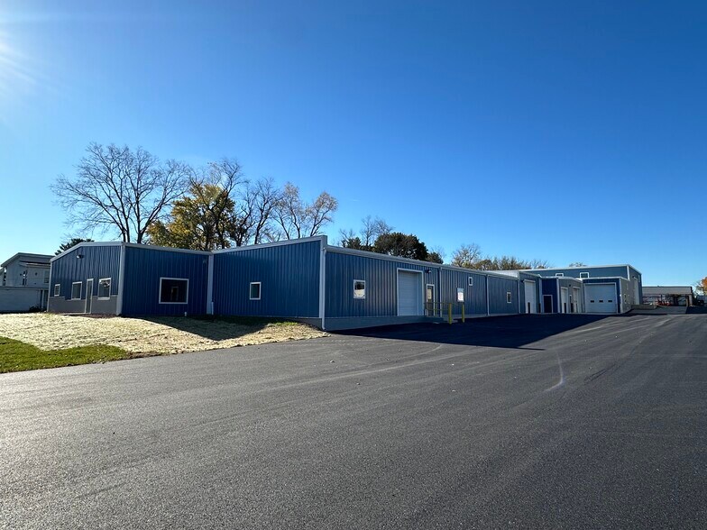 185 Hempt Rd, Mechanicsburg, PA à louer - Photo de l’immeuble – Image 2 sur 15