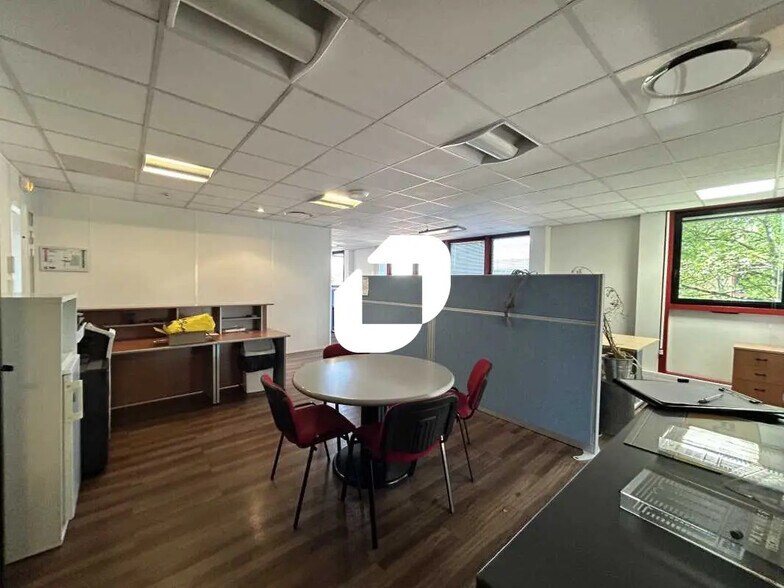 Bureau dans Villepinte à louer - Photo de l’immeuble – Image 2 sur 9