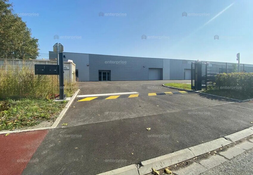 Local d’activités dans Douai à louer - Photo de l’immeuble – Image 2 sur 5