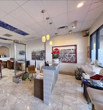 3145 E Chandler Blvd, Phoenix, AZ à louer Photo intérieure– Image 1 sur 4