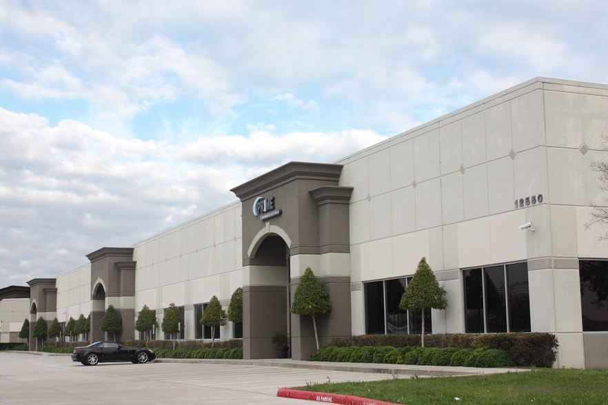 12550 Reed Rd, Sugar Land, TX à louer - Photo principale – Image 1 sur 12