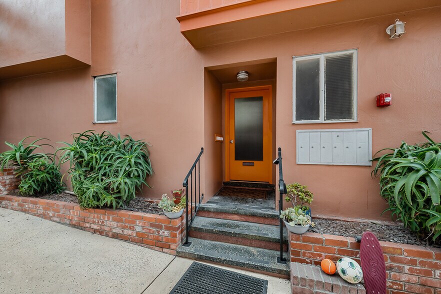 695 48th Ave, San Francisco, CA à vendre - Photo de l’immeuble – Image 3 sur 8
