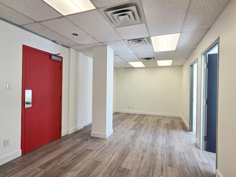 1680-1690 Woodward Dr, Ottawa, ON à louer - Photo principale – Image 1 sur 14