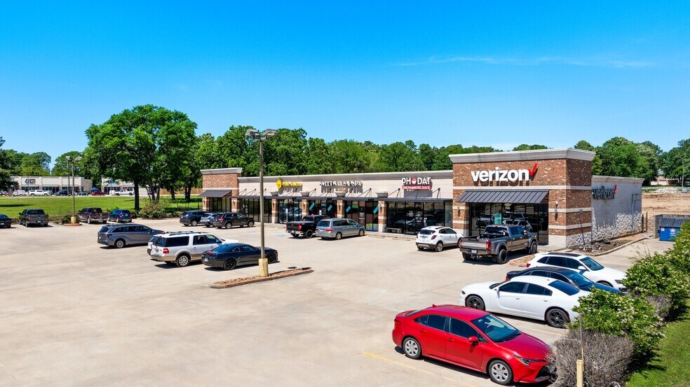 18024 Highway 105, Montgomery, TX à louer - Photo de l’immeuble – Image 1 sur 6