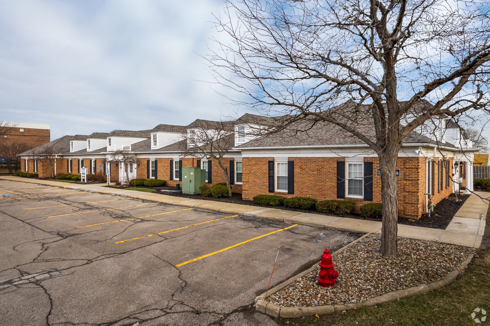 6563 Wilson Mills Rd, Mayfield Village, OH à louer Photo principale– Image 1 sur 8