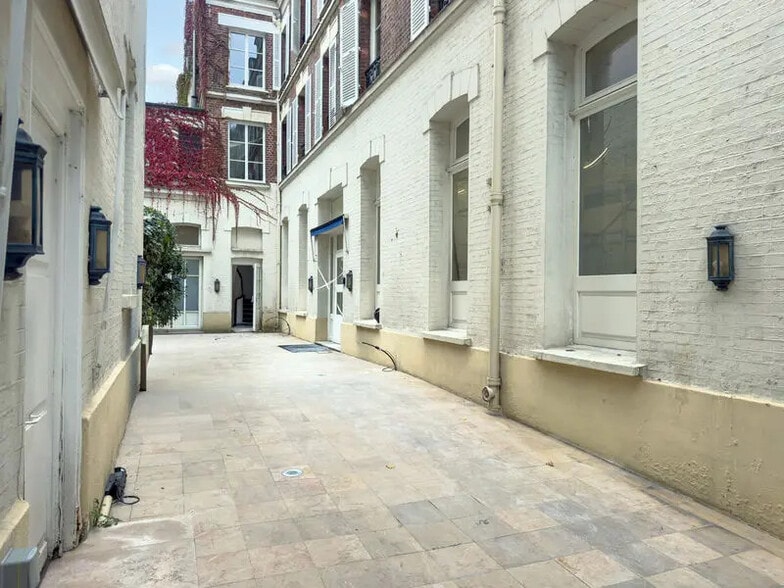 4 Rue Foucault, Paris à louer - Photo de l’immeuble – Image 2 sur 13