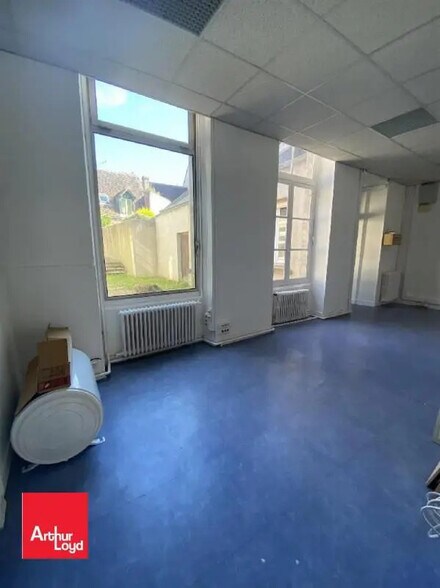 Bureau dans Châteaudun à vendre - Photo de l’immeuble – Image 2 sur 5