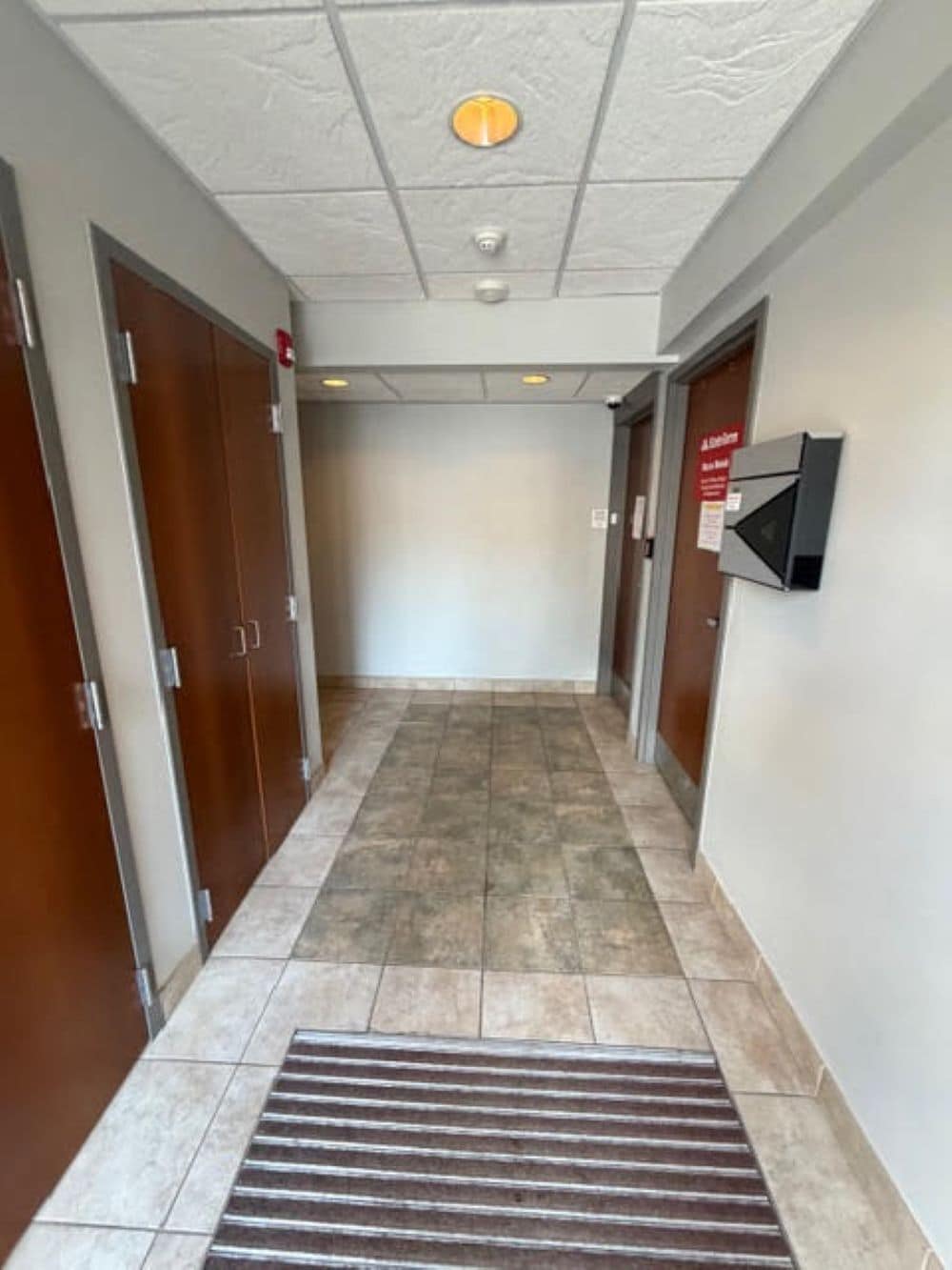 10 Grove St, Pittsford, NY à louer Photo intérieure– Image 1 sur 8