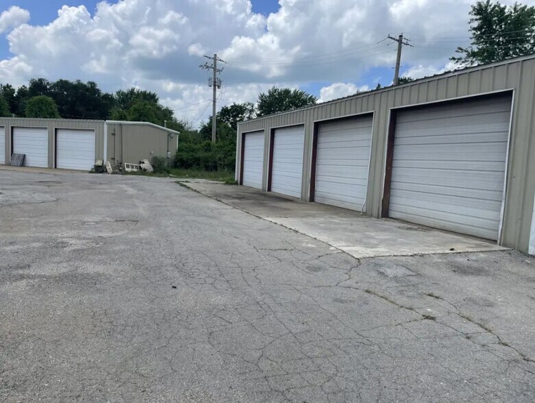 117 S Walnut Ave, Republic, MO à vendre - Photo de l’immeuble – Image 2 sur 5