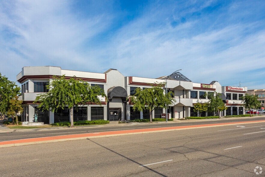 6769 N Fresno St, Fresno, CA à vendre - Photo principale – Image 1 sur 3