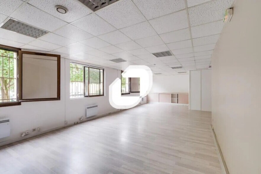 Bureau dans Torcy à louer - Photo de l’immeuble – Image 1 sur 13