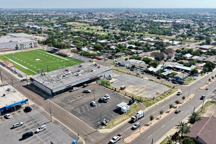 201 E Clark Blvd, Laredo, TX à louer - Photo de l’immeuble – Image 2 sur 13