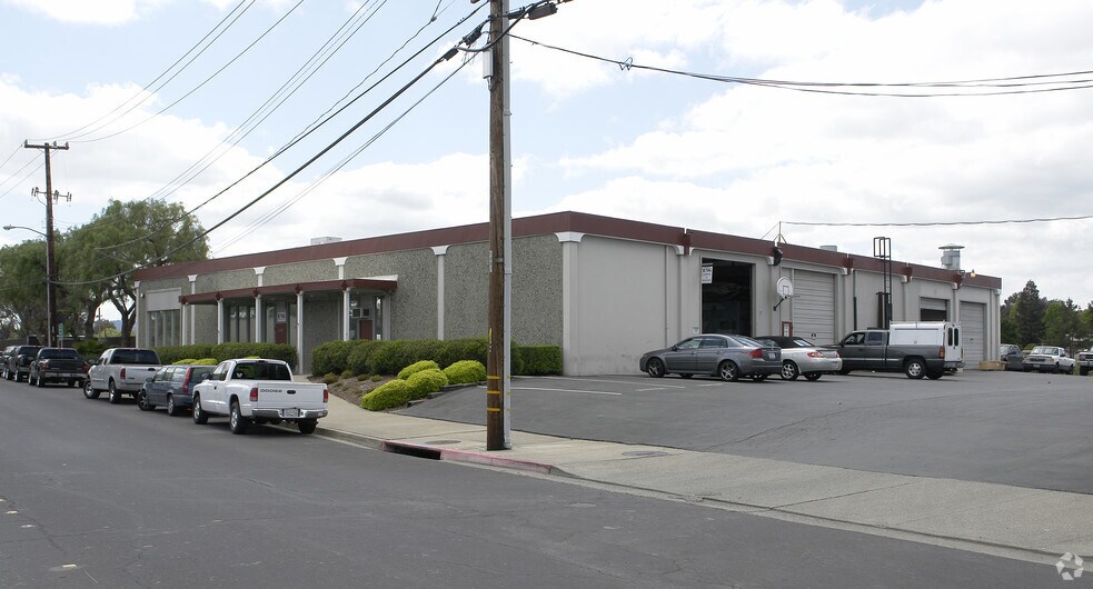 2245 Via De Mercados, Concord, CA à louer - Photo de l’immeuble – Image 2 sur 3
