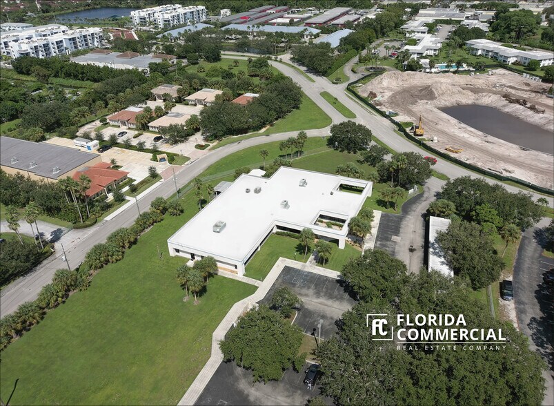 700 SE Central Pky, Stuart, FL à louer - Aérien – Image 3 sur 7