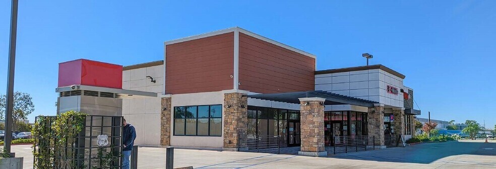 1250 W Foothill Blvd, Azusa, CA à louer - Photo de l’immeuble – Image 2 sur 15