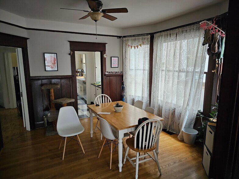 903 SE 17th Ave, Portland, OR à vendre - Photo intérieure – Image 3 sur 8