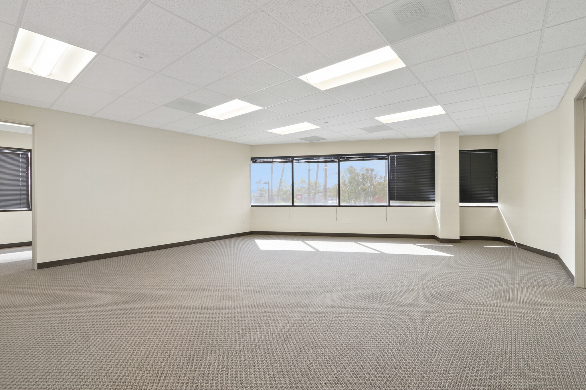 1520 Nutmeg Pl, Costa Mesa, CA à louer Photo intérieure– Image 1 sur 1