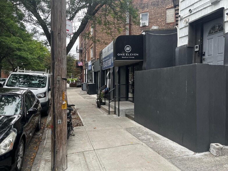 111 Bay 50th St, Brooklyn, NY à louer - Photo de l’immeuble – Image 2 sur 8