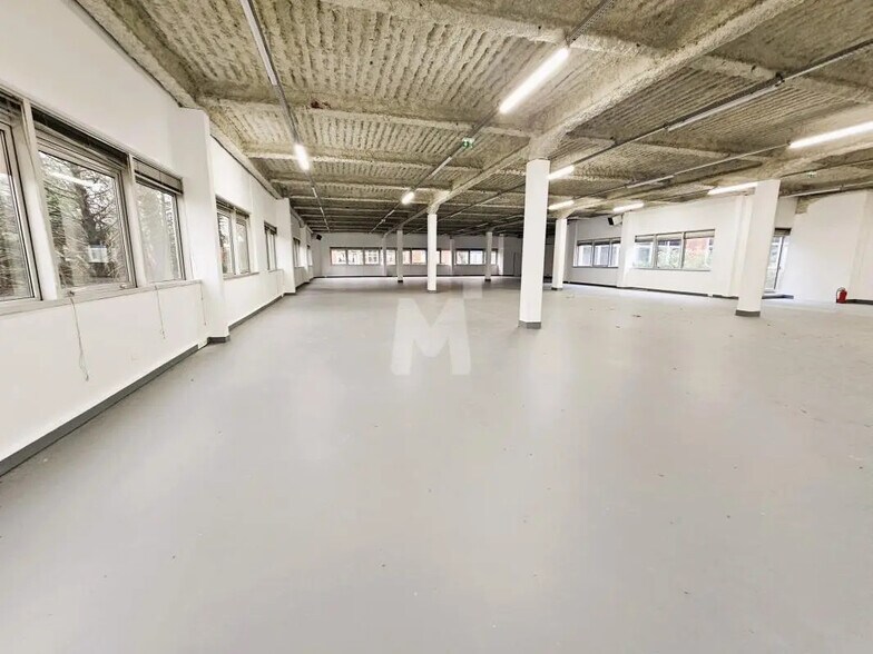 Bureau dans Les Ulis à louer - Photo intérieure – Image 2 sur 12