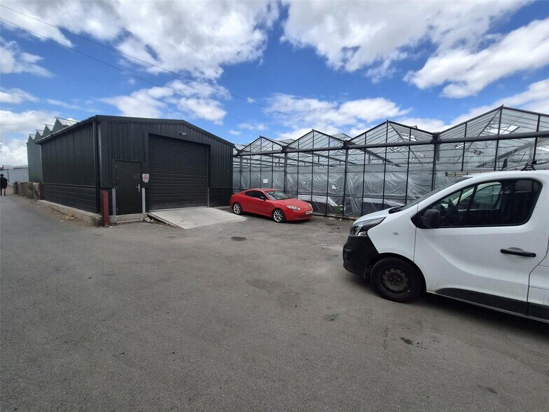 1 Silverwood Close, Nazeing à louer - Photo de l’immeuble – Image 2 sur 2
