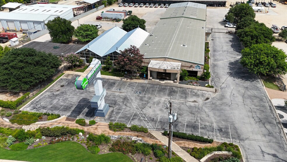 16348 Nacogdoches Rd, San Antonio, TX à louer - Photo de l’immeuble – Image 3 sur 4