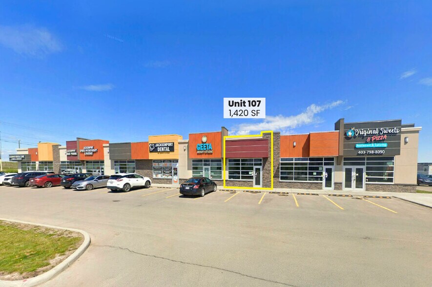 3840 104 Av NE, Calgary, AB à louer - Photo de l’immeuble – Image 2 sur 6