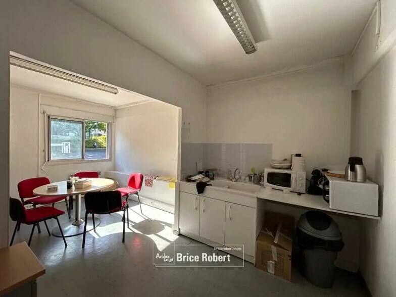 Bureau dans Champagne-au-Mont-d'Or à louer - Photo de l’immeuble – Image 2 sur 6