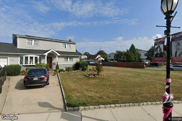 925 Deer Park Ave, North Babylon, NY à louer Photo principale– Image 1 sur 2