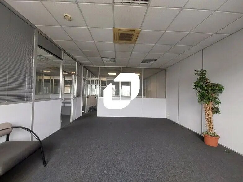 Bureau dans Mauguio à louer - Photo de l’immeuble – Image 2 sur 9