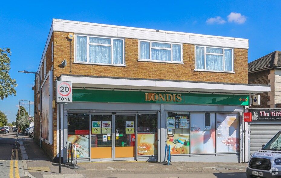 130a Snakes Ln, Woodford Green à louer - Photo principale – Image 1 sur 2