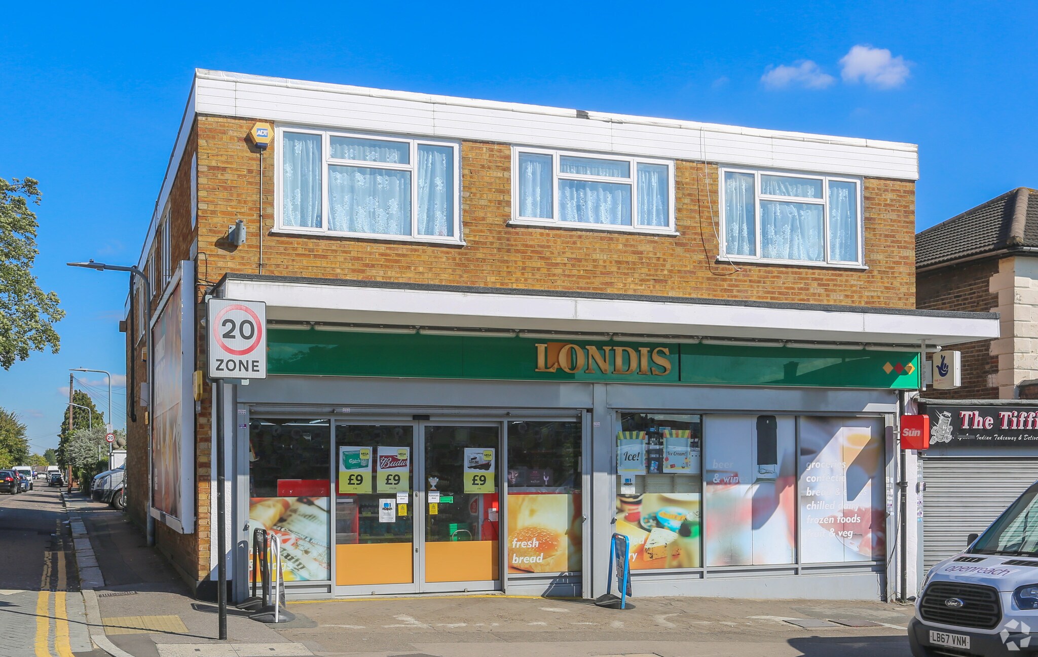 130a Snakes Ln, Woodford Green à louer Photo principale– Image 1 sur 3